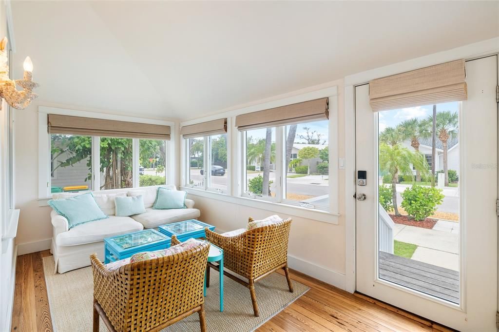 For Sale: $3,295,000 (2 beds, 2 baths, 1080 Square Feet)