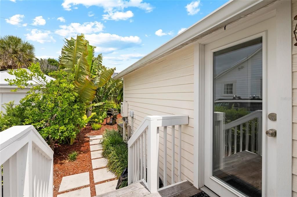For Sale: $3,295,000 (2 beds, 2 baths, 1080 Square Feet)