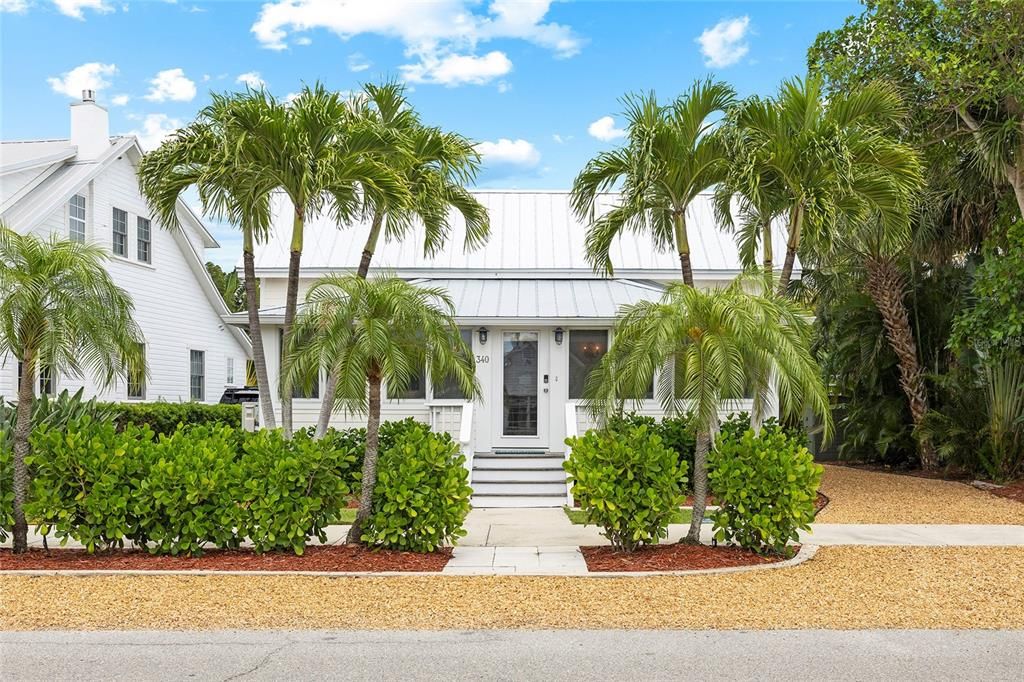 For Sale: $3,295,000 (2 beds, 2 baths, 1080 Square Feet)