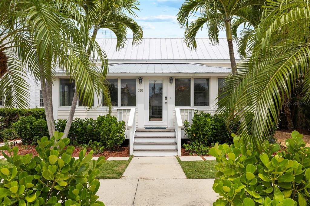 For Sale: $3,295,000 (2 beds, 2 baths, 1080 Square Feet)