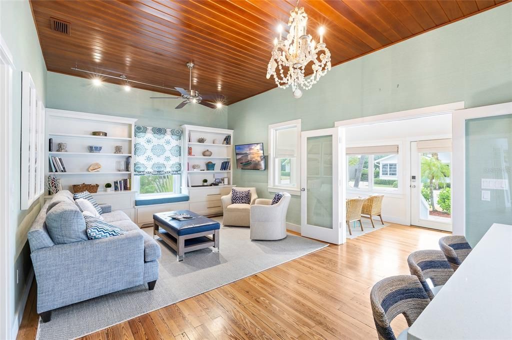 For Sale: $3,295,000 (2 beds, 2 baths, 1080 Square Feet)