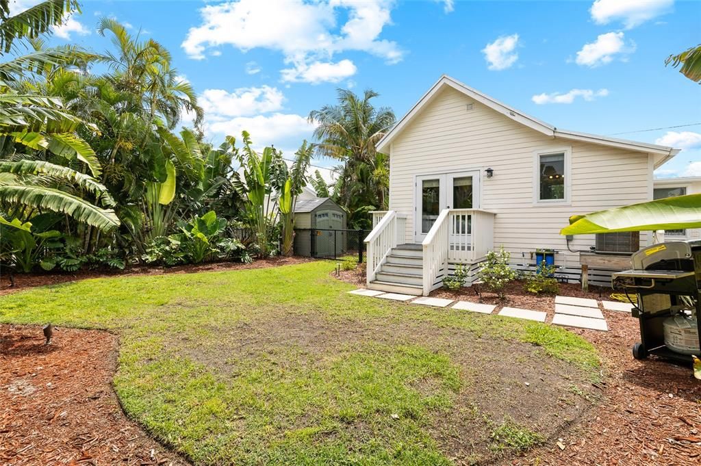 For Sale: $3,295,000 (2 beds, 2 baths, 1080 Square Feet)