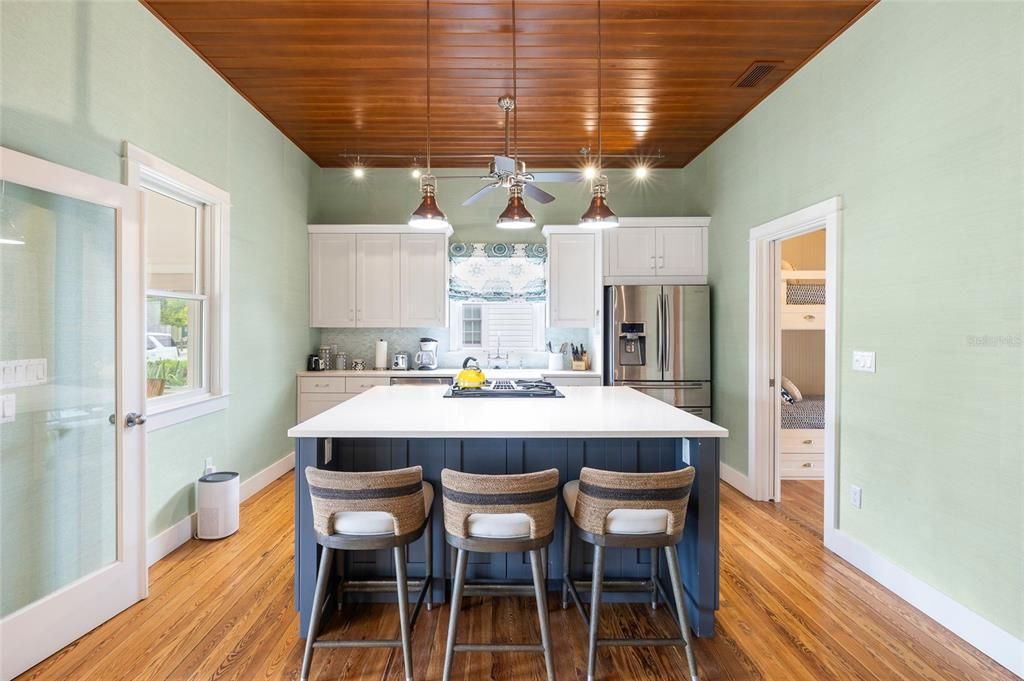 For Sale: $3,295,000 (2 beds, 2 baths, 1080 Square Feet)