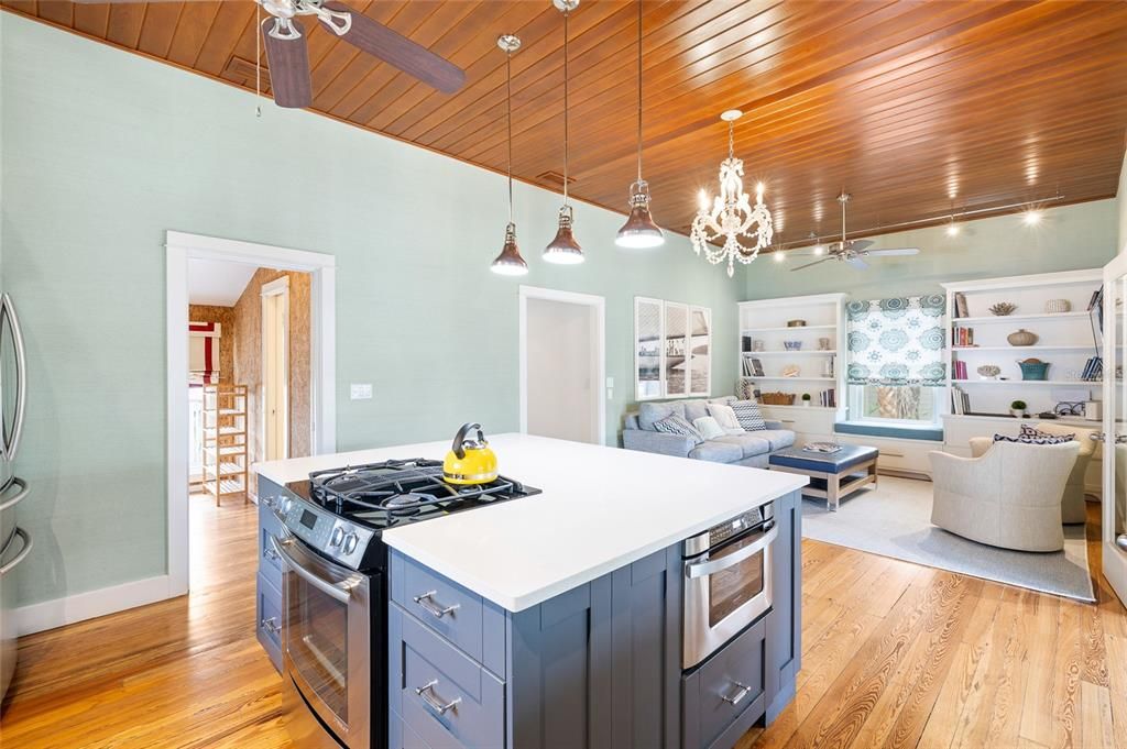 For Sale: $3,295,000 (2 beds, 2 baths, 1080 Square Feet)