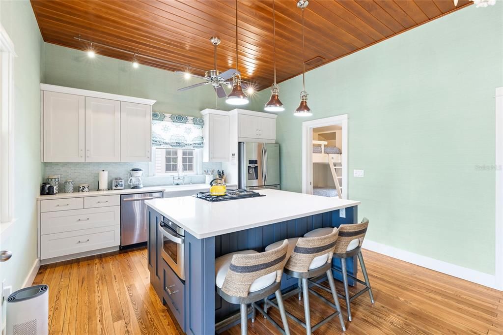 For Sale: $3,295,000 (2 beds, 2 baths, 1080 Square Feet)