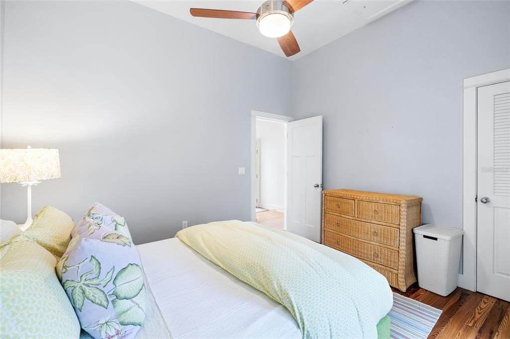 For Sale: $3,295,000 (2 beds, 2 baths, 1080 Square Feet)