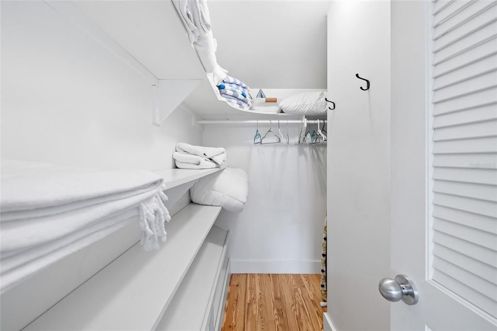 For Sale: $3,295,000 (2 beds, 2 baths, 1080 Square Feet)