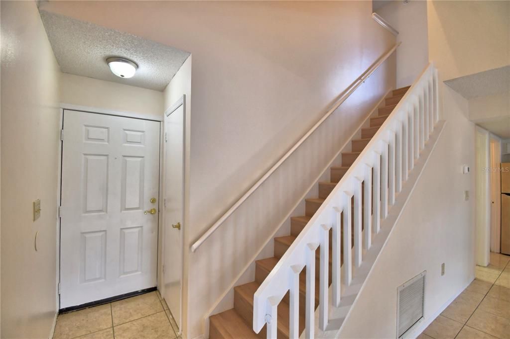 Active With Contract: $2,400 (3 beds, 3 baths, 1580 Square Feet)