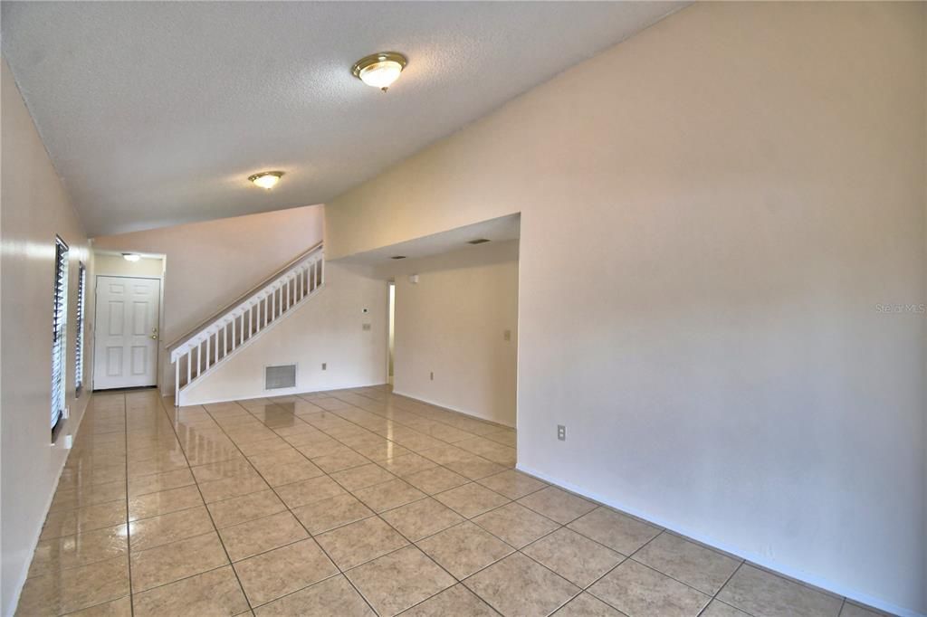 Active With Contract: $2,400 (3 beds, 3 baths, 1580 Square Feet)