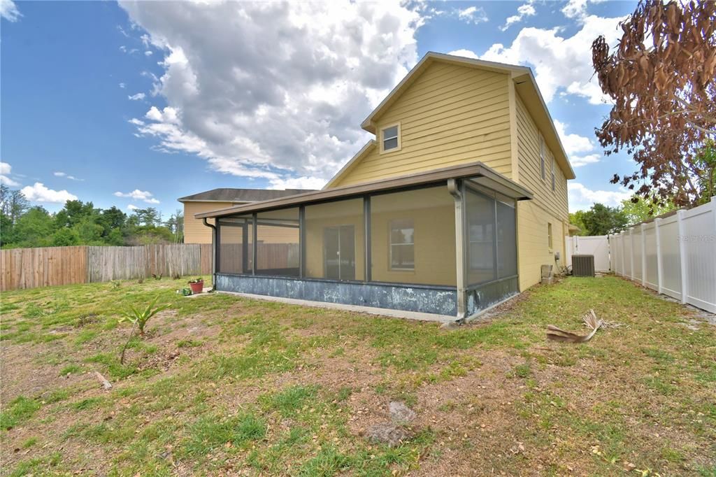 Active With Contract: $2,400 (3 beds, 3 baths, 1580 Square Feet)