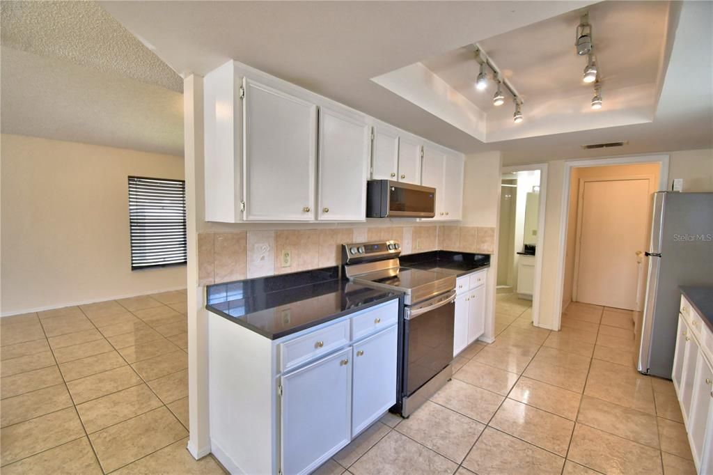 Active With Contract: $2,400 (3 beds, 3 baths, 1580 Square Feet)