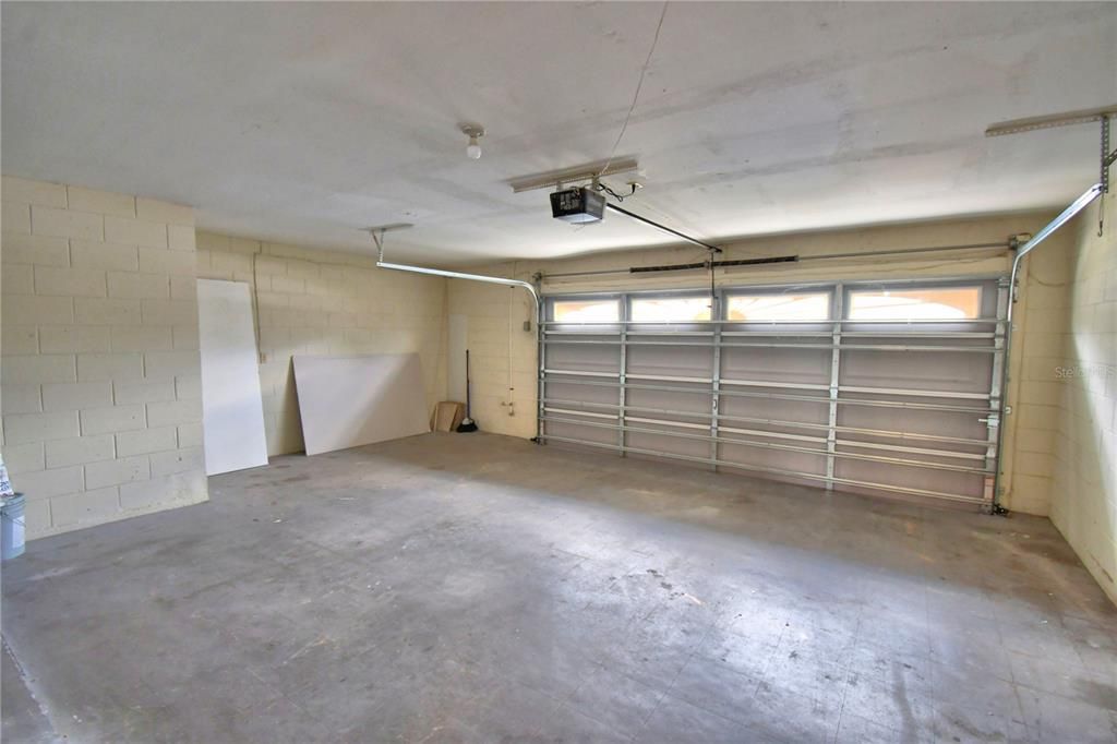 Active With Contract: $2,400 (3 beds, 3 baths, 1580 Square Feet)