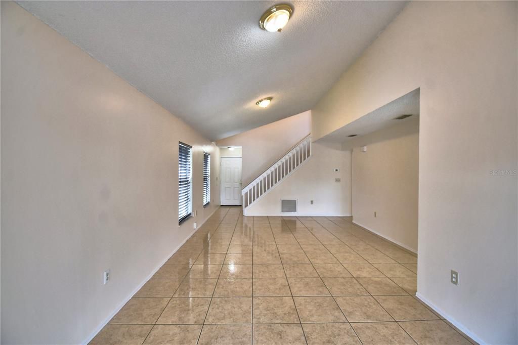Active With Contract: $2,400 (3 beds, 3 baths, 1580 Square Feet)