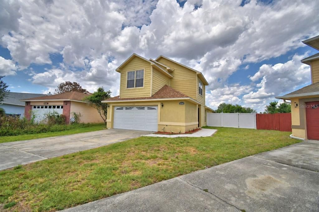Active With Contract: $2,400 (3 beds, 3 baths, 1580 Square Feet)
