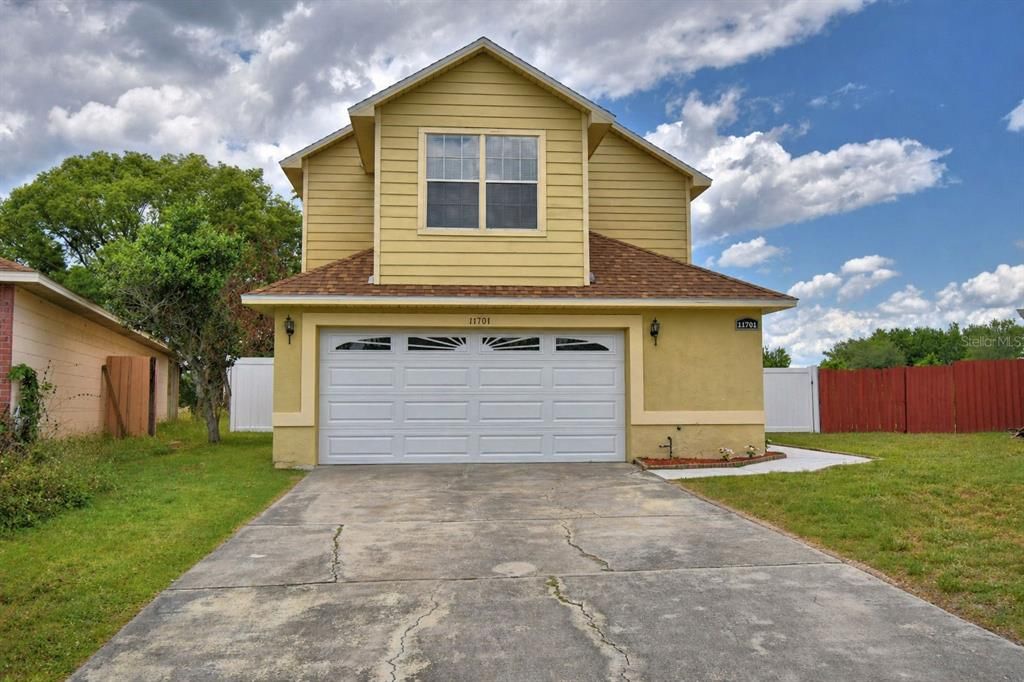 Active With Contract: $2,400 (3 beds, 3 baths, 1580 Square Feet)
