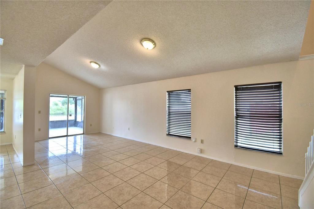 Active With Contract: $2,400 (3 beds, 3 baths, 1580 Square Feet)