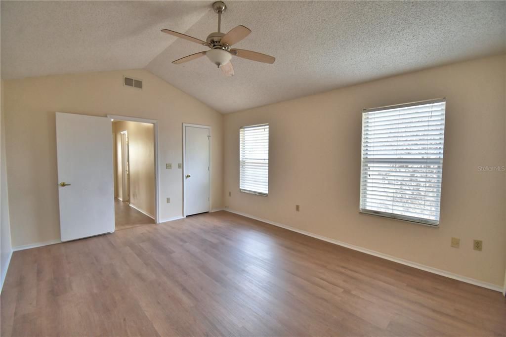 Active With Contract: $2,400 (3 beds, 3 baths, 1580 Square Feet)