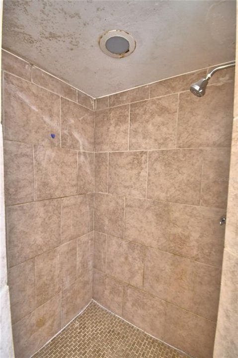 Active With Contract: $2,400 (3 beds, 3 baths, 1580 Square Feet)