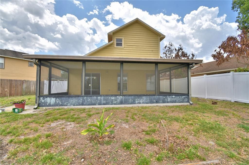 Active With Contract: $2,400 (3 beds, 3 baths, 1580 Square Feet)