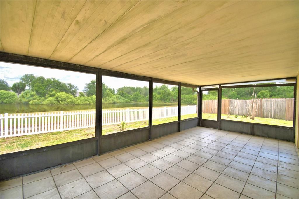 Active With Contract: $2,400 (3 beds, 3 baths, 1580 Square Feet)
