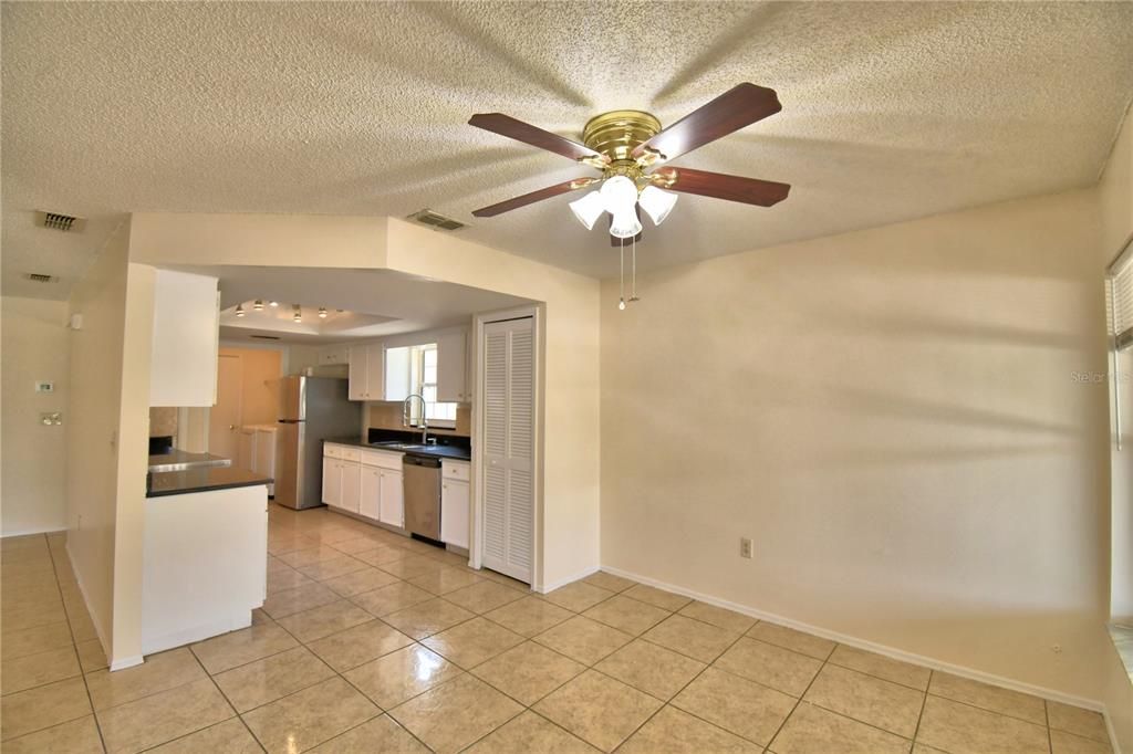 Active With Contract: $2,400 (3 beds, 3 baths, 1580 Square Feet)