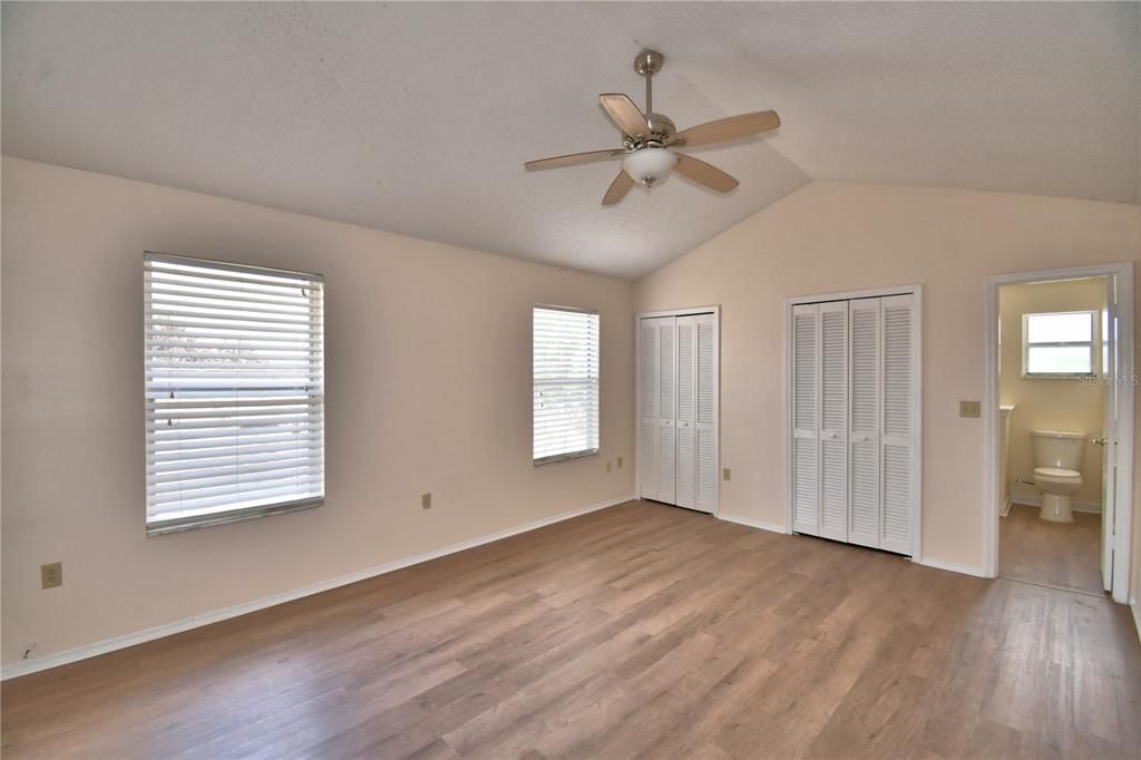 Active With Contract: $2,400 (3 beds, 3 baths, 1580 Square Feet)