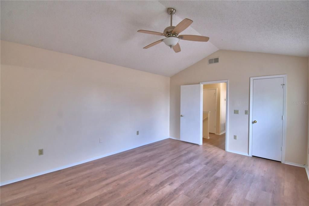 Active With Contract: $2,400 (3 beds, 3 baths, 1580 Square Feet)