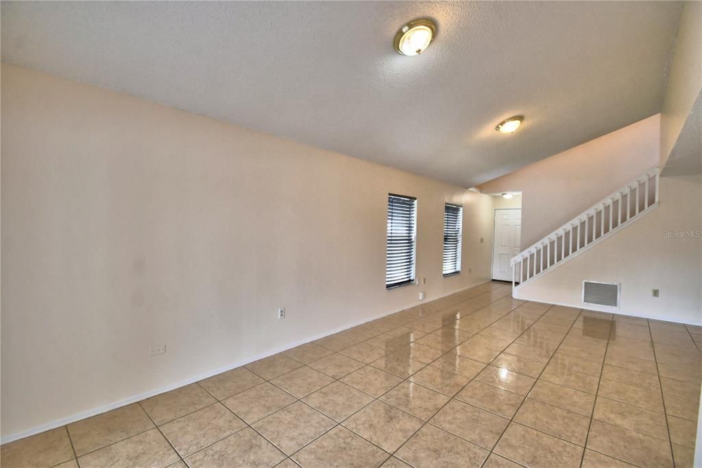 Active With Contract: $2,400 (3 beds, 3 baths, 1580 Square Feet)