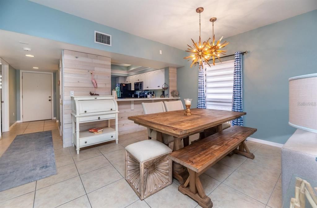 For Sale: $775,000 (2 beds, 2 baths, 1154 Square Feet)