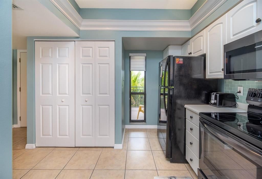 For Sale: $775,000 (2 beds, 2 baths, 1154 Square Feet)