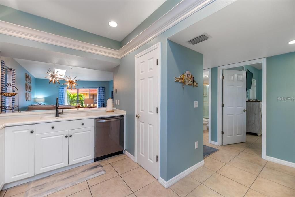 For Sale: $775,000 (2 beds, 2 baths, 1154 Square Feet)