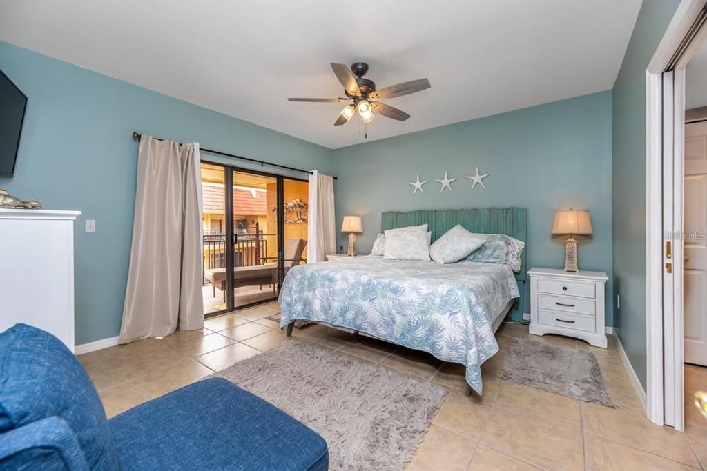 For Sale: $775,000 (2 beds, 2 baths, 1154 Square Feet)