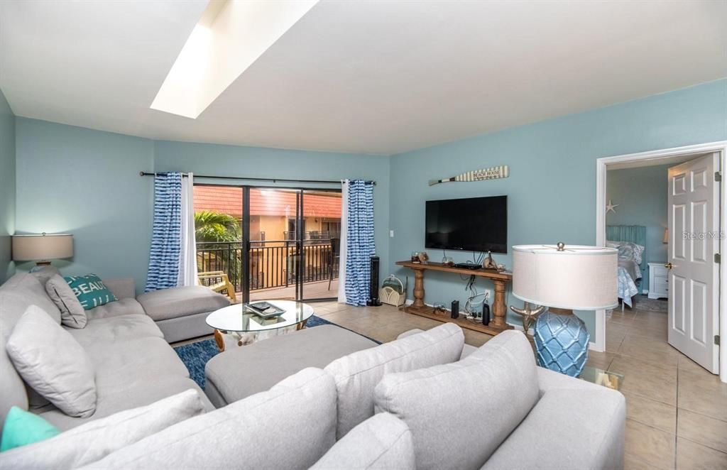 For Sale: $775,000 (2 beds, 2 baths, 1154 Square Feet)