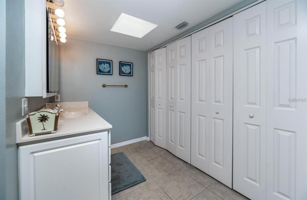 For Sale: $775,000 (2 beds, 2 baths, 1154 Square Feet)
