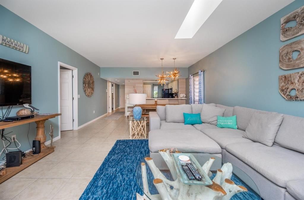 For Sale: $775,000 (2 beds, 2 baths, 1154 Square Feet)