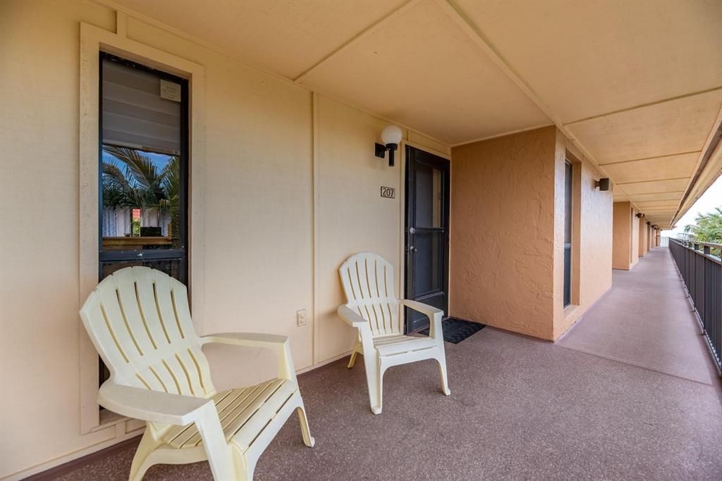 For Sale: $775,000 (2 beds, 2 baths, 1154 Square Feet)