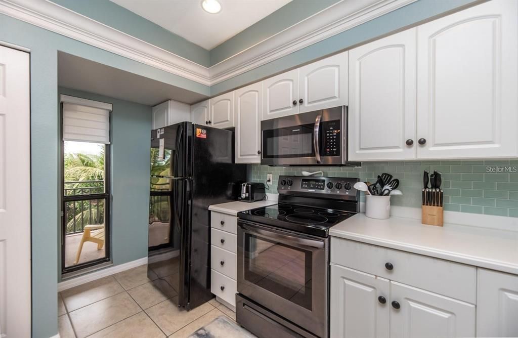 For Sale: $775,000 (2 beds, 2 baths, 1154 Square Feet)