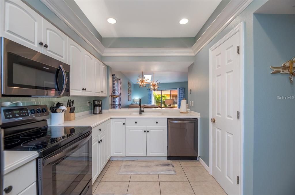 For Sale: $775,000 (2 beds, 2 baths, 1154 Square Feet)