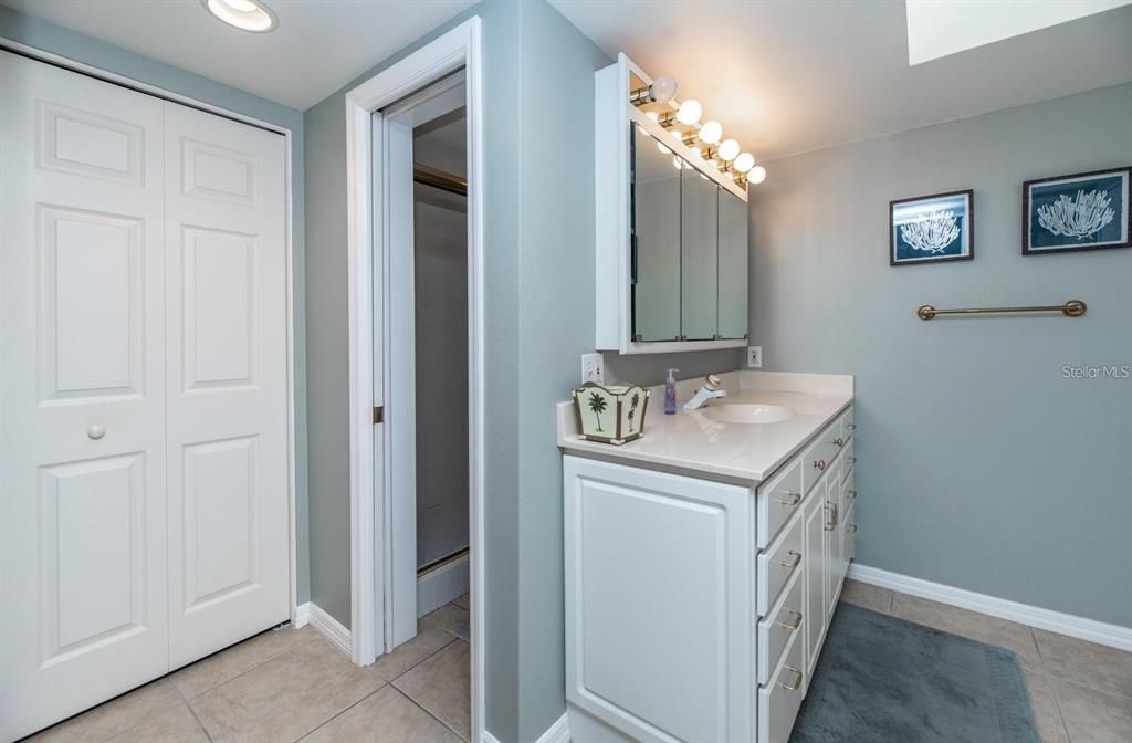 For Sale: $775,000 (2 beds, 2 baths, 1154 Square Feet)