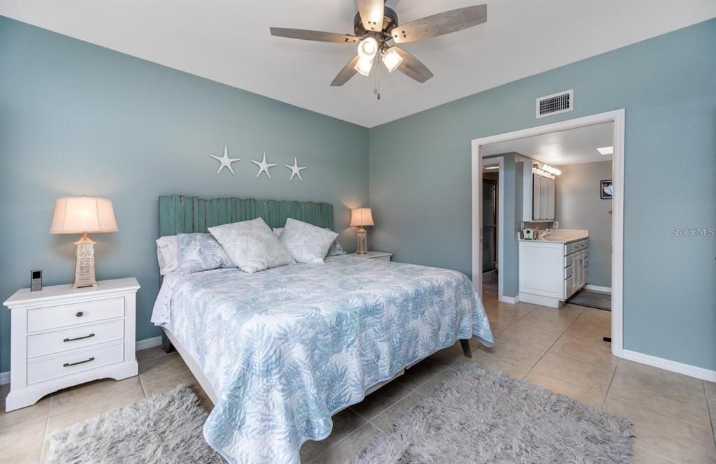 For Sale: $775,000 (2 beds, 2 baths, 1154 Square Feet)