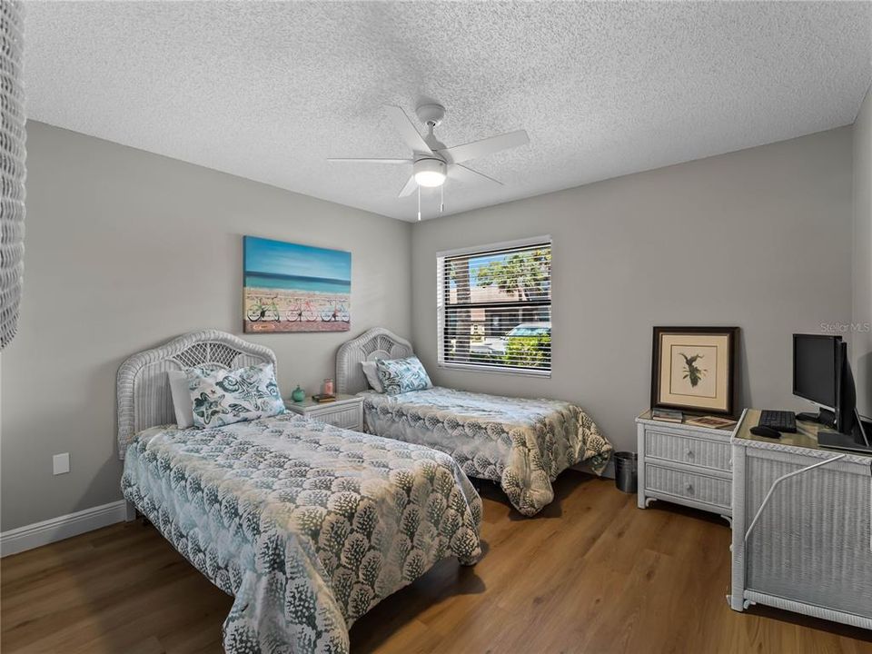 For Sale: $204,900 (2 beds, 2 baths, 908 Square Feet)