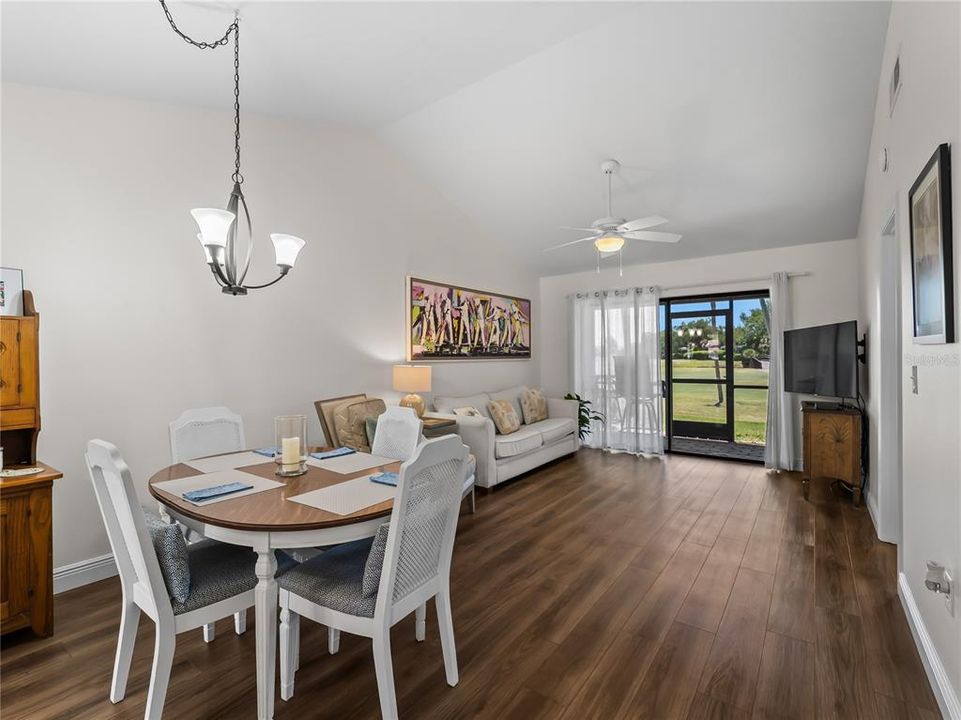 For Sale: $204,900 (2 beds, 2 baths, 908 Square Feet)