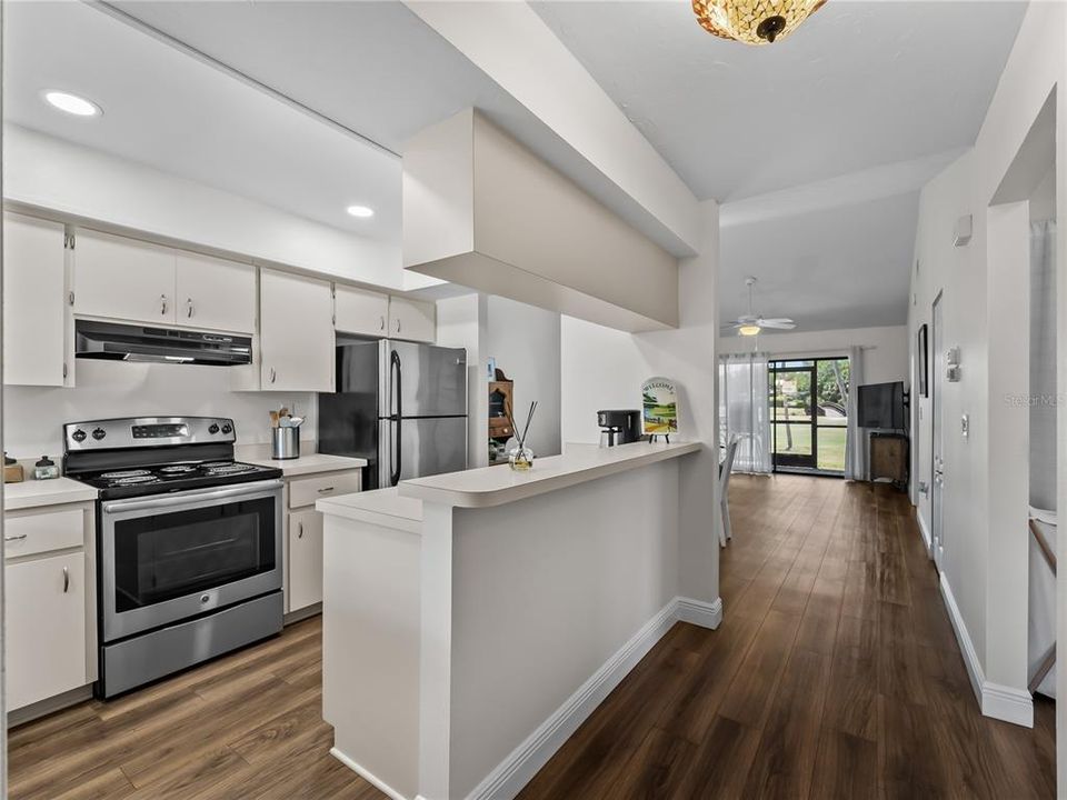 For Sale: $204,900 (2 beds, 2 baths, 908 Square Feet)