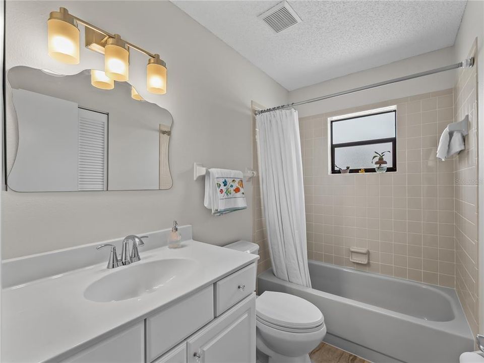 For Sale: $204,900 (2 beds, 2 baths, 908 Square Feet)