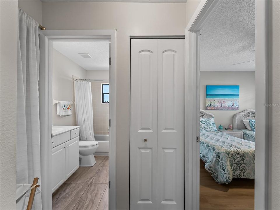 For Sale: $204,900 (2 beds, 2 baths, 908 Square Feet)