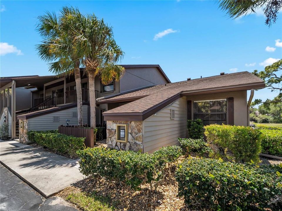 For Sale: $204,900 (2 beds, 2 baths, 908 Square Feet)