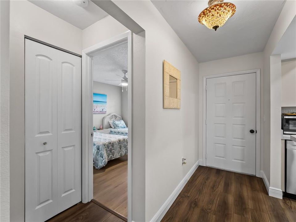 For Sale: $204,900 (2 beds, 2 baths, 908 Square Feet)