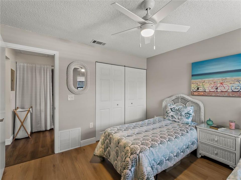 For Sale: $204,900 (2 beds, 2 baths, 908 Square Feet)