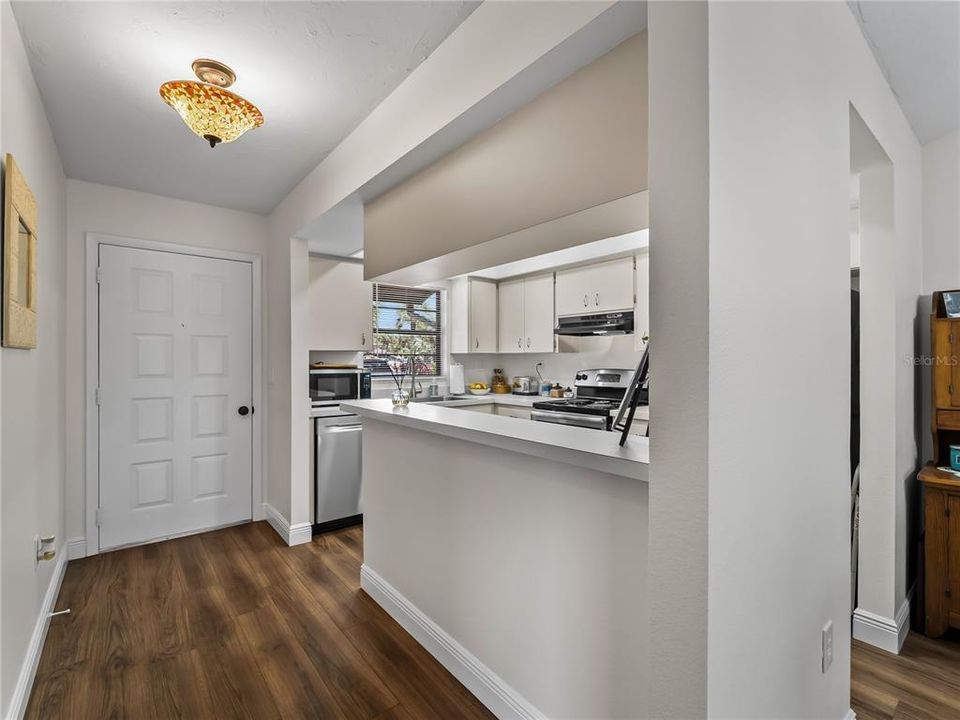 For Sale: $204,900 (2 beds, 2 baths, 908 Square Feet)