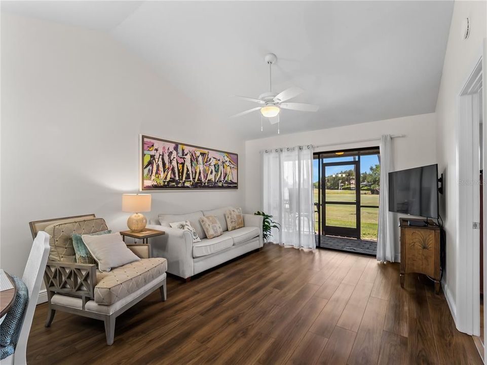 For Sale: $204,900 (2 beds, 2 baths, 908 Square Feet)